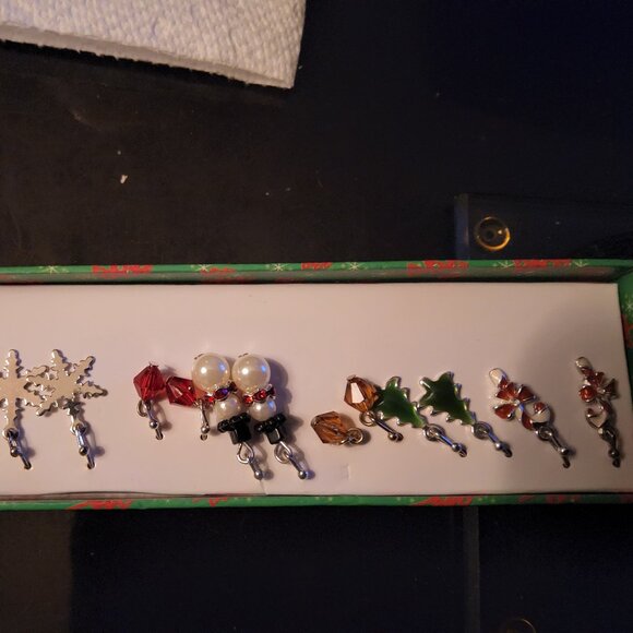 AVON 7pc Holiday Earring Set NEW in the box - Picture 7 of 8